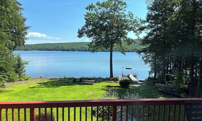 Hartland Chalet De Esquí | ¡NUEVO LISTADO! Escapada frente al lago privado con vistas increíbles