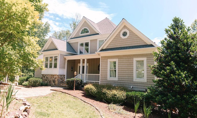 Roxboro Casa | Private Lakefront Getaway