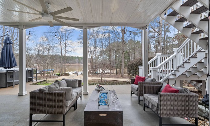 Lake Oconee Casa | PRIVATE LAKEFRONT HOME WITH HOT TUB & AMAZING VIEW OF LAKE OCONEE