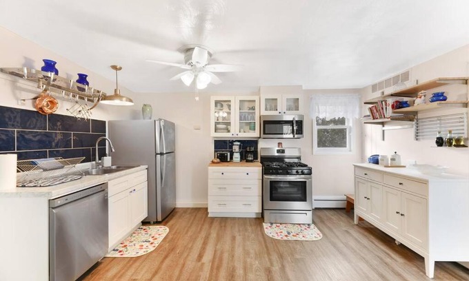 Youngstown Casa | Private Lakefront Luxury Minutes to the Falls