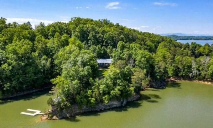 Dandridge Casa | Private Lakefront Retreat on Douglas Lake