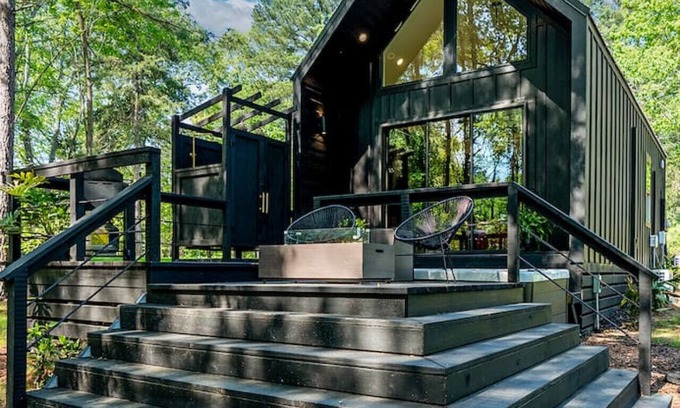 Bullard Apartamento | Private Lakeside Couples Cabin, Hot Tub & Fire Pit - Dark Horse