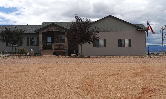 Pueblo West Casa | private lakeside hideaway boaters dream lake pueblo state park pets ok