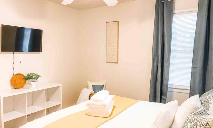 Griffin Heights Casa | Private Large Bedroom blocks from FSU