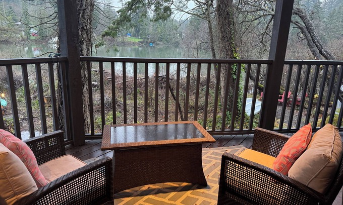North Saanich Casa | Private large up to 4 bedroom waterfront suite, pet friendly. -Long Term Winter-