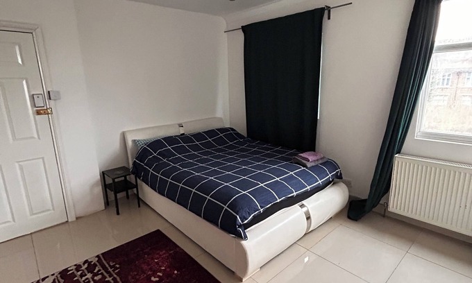 Hanger Hill Cama Y Desayuno | Private Loft- Direct Travel to Central Ldn and Heathrow