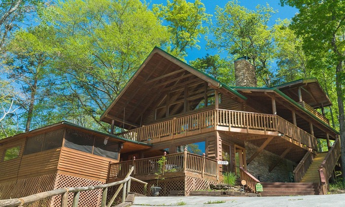 Sevierville Cabina | Cabaña de troncos real al pie de las Montañas Humeantes