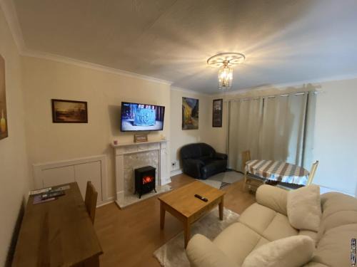 Kilwinning Casa | Private Lounge and Double Room