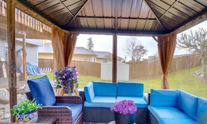 Graham Casa | Private Lower Level 1 Bed. HotTub,Sauna,Gym