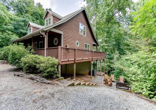 Cleveland Casa | Private Luxury Cabin w Pool Table and Firepit