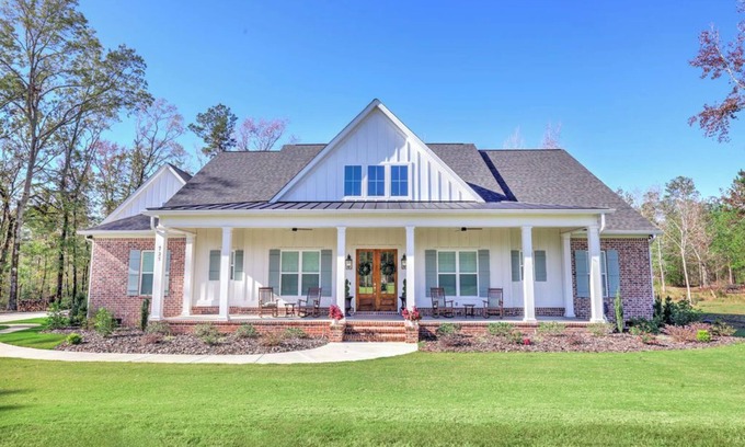 Appling Casa | Private, luxury home for Master's with Pool