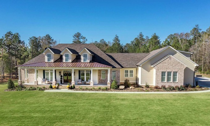 Appling Casa | Private, luxury home for Master's with Pool