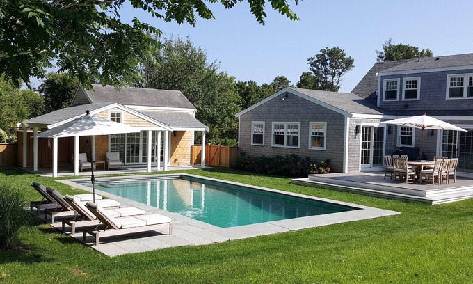 Nantucket Town Casa | Nueva casa de lujo con piscina y cabaña / casa de huéspedes cerca de la ciudad, Cisco y las playas