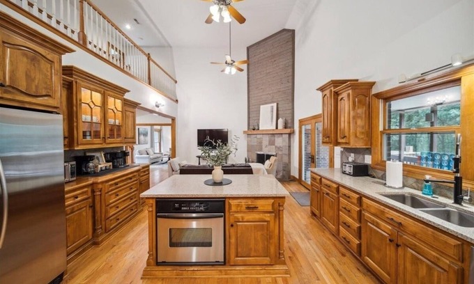 Belton Casa | Private Luxury Retreat on 12 Acres w/ Hot Tub