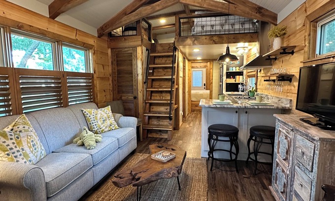 Pawleys Island Cabina | Private Luxury tiny home . Ideal for golfers, beachgoers, and outdoor adventures