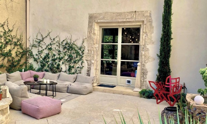 L'Isle-sur-la-Sorgue Casa | Private mansion with 5 rooms, up to 16 people