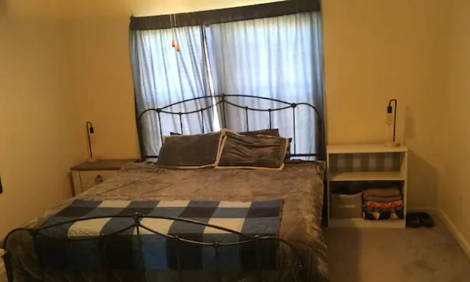 Glasgow Casa | Private Master Bed, Bath, and Walk-in Closet