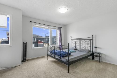 Southwest Edmonton Casa | Private Master Bed Room A