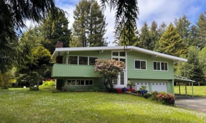 Bertsch-Oceanview Casa | Private mid-century modern hideaway in forest near the river and sea.