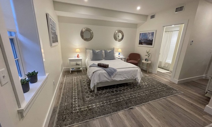 Nantucket Town Apartamento | Private Modern Bedroom In a Central Location