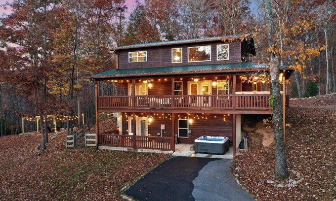 Blairsville Cabina | Private Mountain Getaway - Movie Theater - Hot Tub
