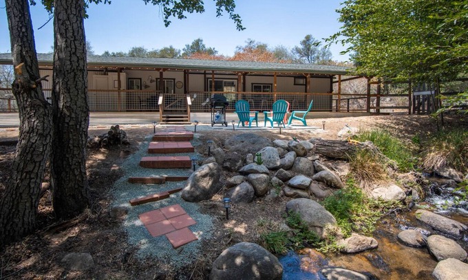 Springville Cabina | Private Mountain Getaway - Year-Round Creek - Cozy & Peaceful Retreat