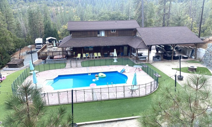 Weaverville Casa | Private Mountain Getaway with pool yet 4 miles to downtown Weaverville
