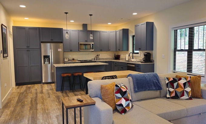 Penrose Apartamento | Private Mountain Getaway in Little River Valley
