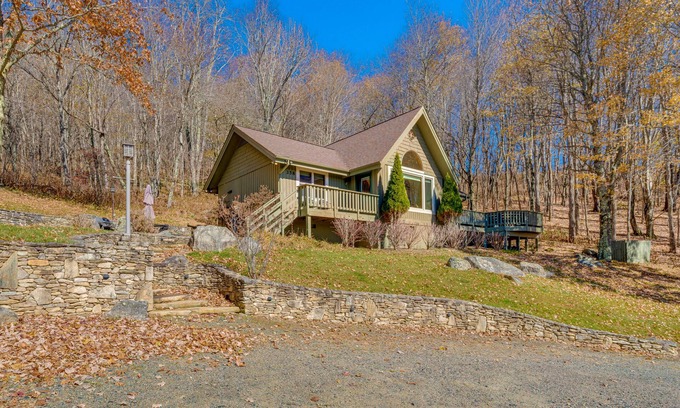 Banner Elk Casa | Private mountain home with amazing views, firepit & hot tub - near ski slopes