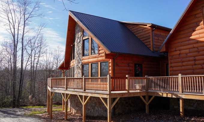 Mount Airy Cabina | Private Mountain Lodge 5 Masters, Large Cabin Mt. Airy, NC