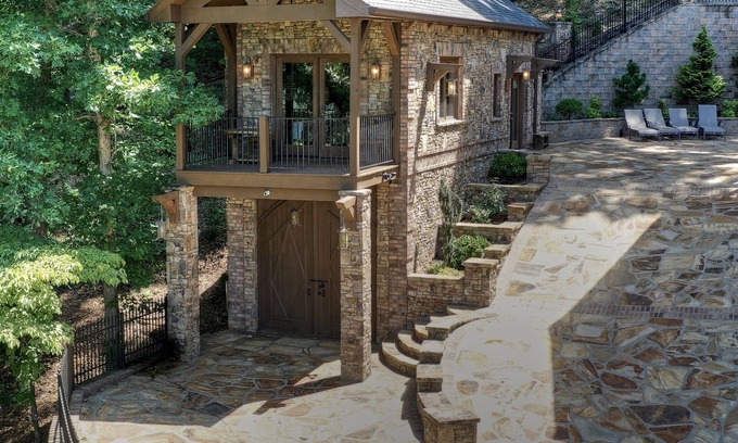 Blairsville Cabina | Private Mountain Rock Cabin with Spectacular Views