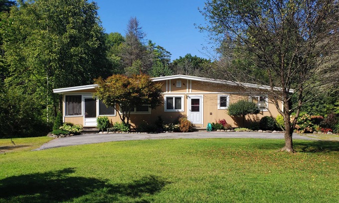 Queensbury Casa | Private Mountain Side Bungalow