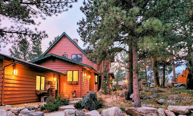 Allenspark Casa | Private Mountain Tranquility for large families near Rocky Mountain National Pk!
