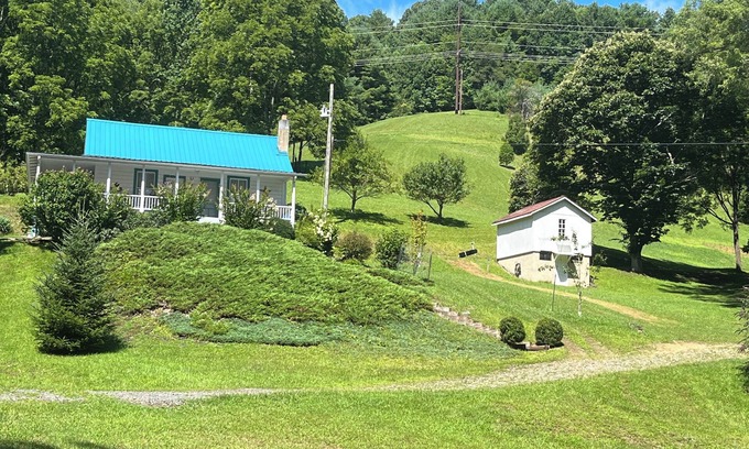 Green Mountain Cabaña | Private mountain cottage on 50 pristine acres in the Blue Ridge Mountains