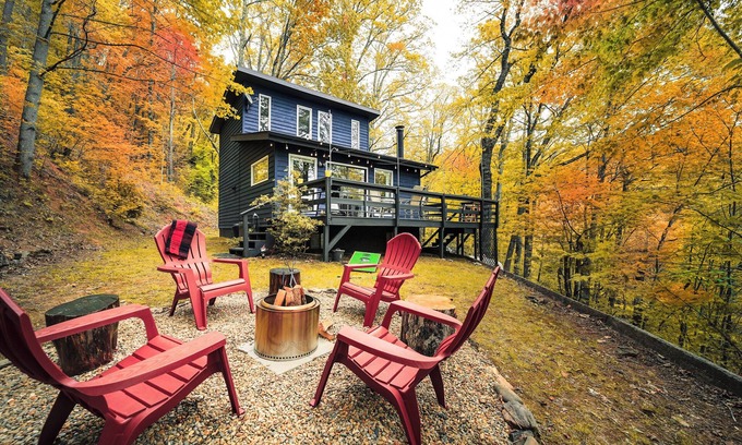 Waynesville Cabaña | Private mountain cabin, 2 suites, firepit, gameroom, BBQ, Wi-Fi, on 2.4 acres.