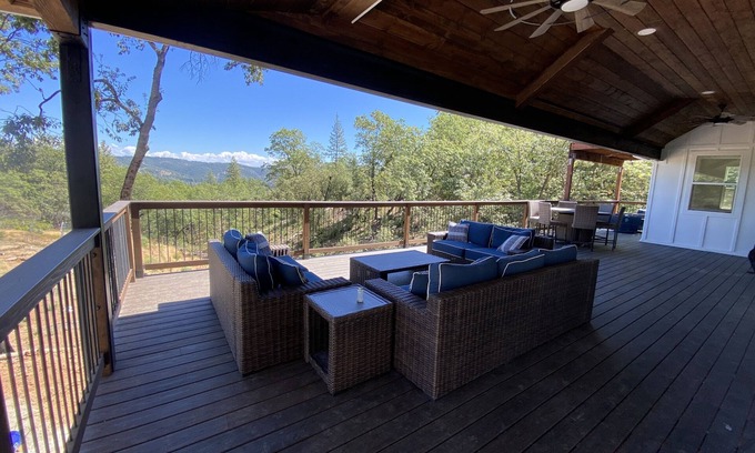 Murphys Casa | Private Murphy's Estate. Beautiful Views and Designed for Fun!