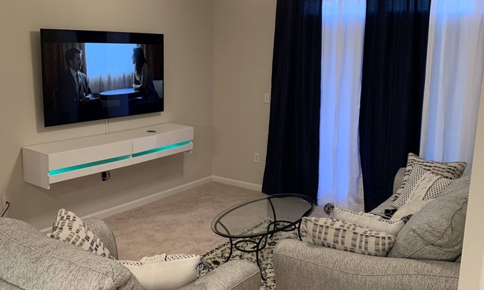 Lindbergh Apartamento | Private New Luxury Buckhead Apartment