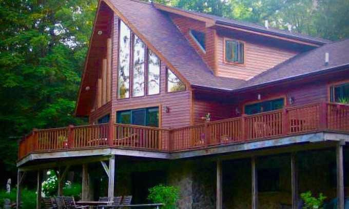 New Paltz Casa | Private New Paltz contemporary in nature paradise