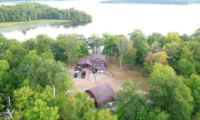 Longville Cabina | Private Newly Built Woman Lake Cabin with Detached Barn Style Bunk House