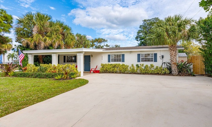 Florida North Atlantic Coast Casa | Private Oasis🌴 Heated Pool Near Beach Pet Friendly