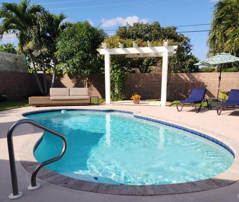 Naples Park Casa | Private Oasis!Bike to beach, heated pool