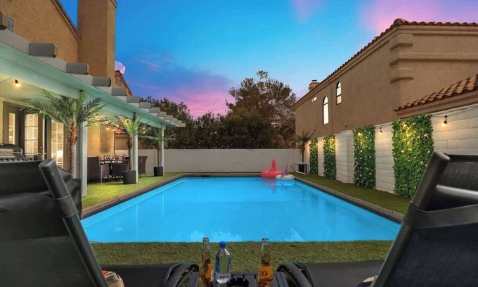 The Section Seven Casa | Private Oasis Luxury Villa~King Beds & Pool