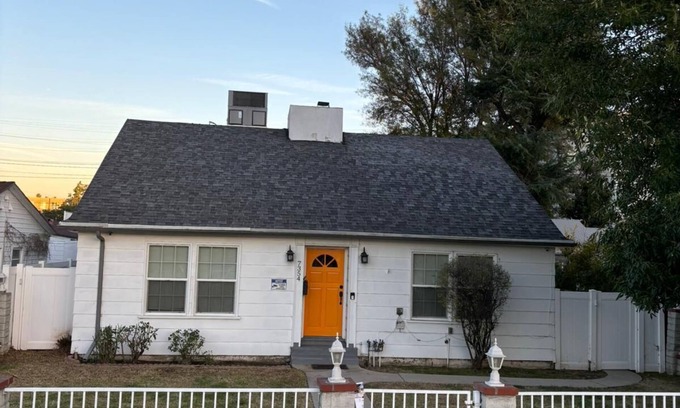 Reseda Casa | Private oasis near Reseda, Big Yard, Netflix/Prime, Close to Park and Mall