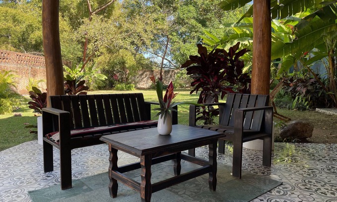Lo de Marcos Apartamento | PRIVATE OASIS! New Studio Casita with Parking, Garden & Outdoor Kitchen!