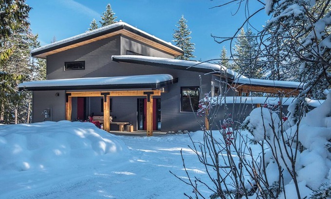 Rossland Casa | Private oasis with sauna and hot tub @ Red Mountain
