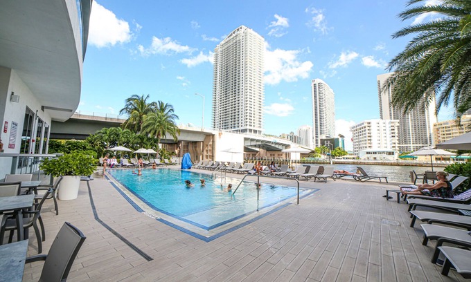 Hallandale Beach Condominio | Private Ocean Luxury Condos at Beachwalk