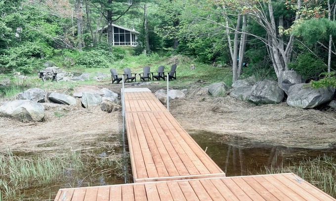 Queens Cabaña | Private oceanfront cottage getaway in Mill Village