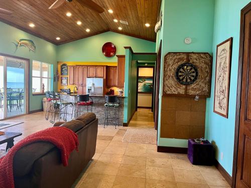 West End Casa | Private Oceanfront Escape: Kayaks, Sunsets, Coral!