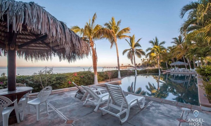La Paz Condominio | Private Oceanview balcony and Infinity Pool onsite