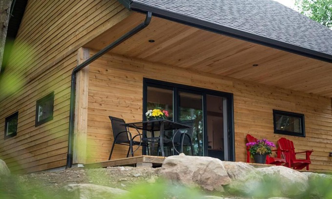Madawaska Valley Chalet De Esquí | Private Off Grid Chalet Nestled in Nature With Waterfront Near Algonquin Park